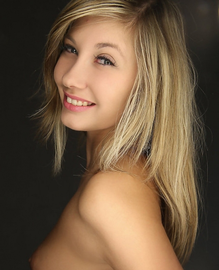 Porn Pics of Holly Anderson