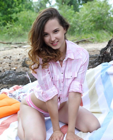 Porn Pics of Ava