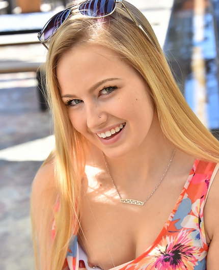 Porn Pics of Scarlett Sage