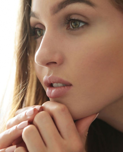Porn Pics of Holly Haim
