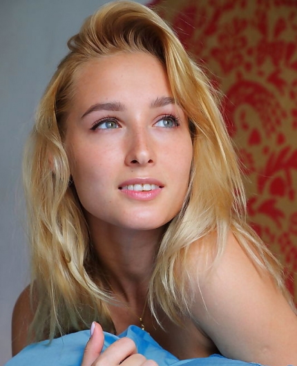 Porn Pics of Kelly Collins