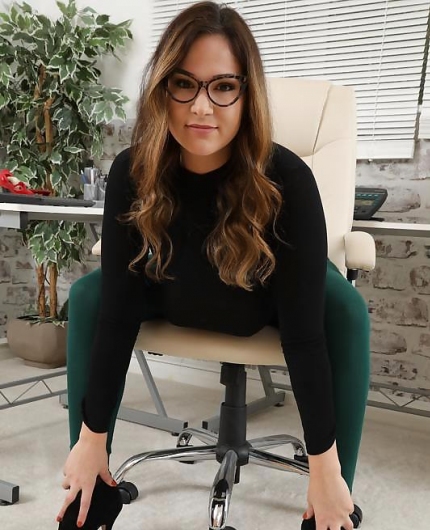 Porn Pics of Ali Harper